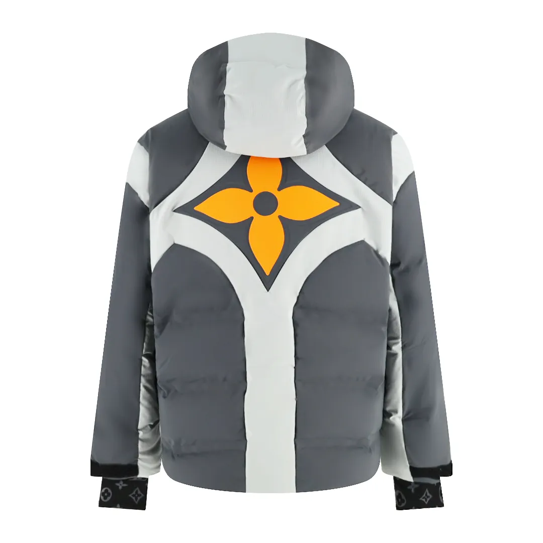 🅿️2120 1v SKI ski series functional down jacket perfectly combines luxury and functionality. This ski jacket is embellished with Louis Vuitton’s iconic Monogram elements, and the contrasting stitching design outlines a futuristic silhouette. The bright orange zipper is not only the visual focus, but also symbolizes fearless exploration in the world of ice and snow. The oversized LV classic floral pattern on the back blooms with eye-catching vitality in the gray color block, making you a sight that cannot be ignored on the snowy slopes. Windproof and waterproof technical fabrics with thermal padding can withstand the cold while remaining lightweight and comfortable. The Monogram details on the cuffs reveal brand recognition in a low-key manner. Size:50-52-54-56